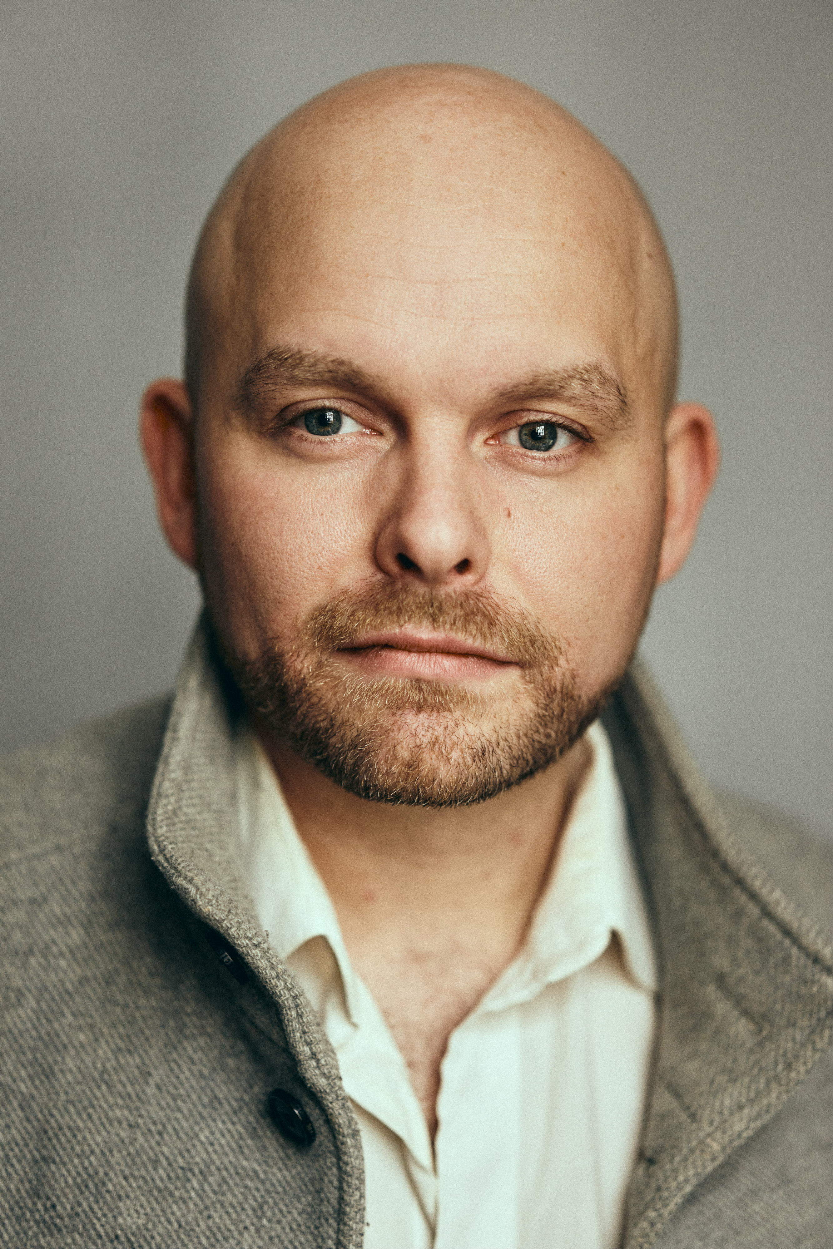 actor Owen Llewelyn large photo