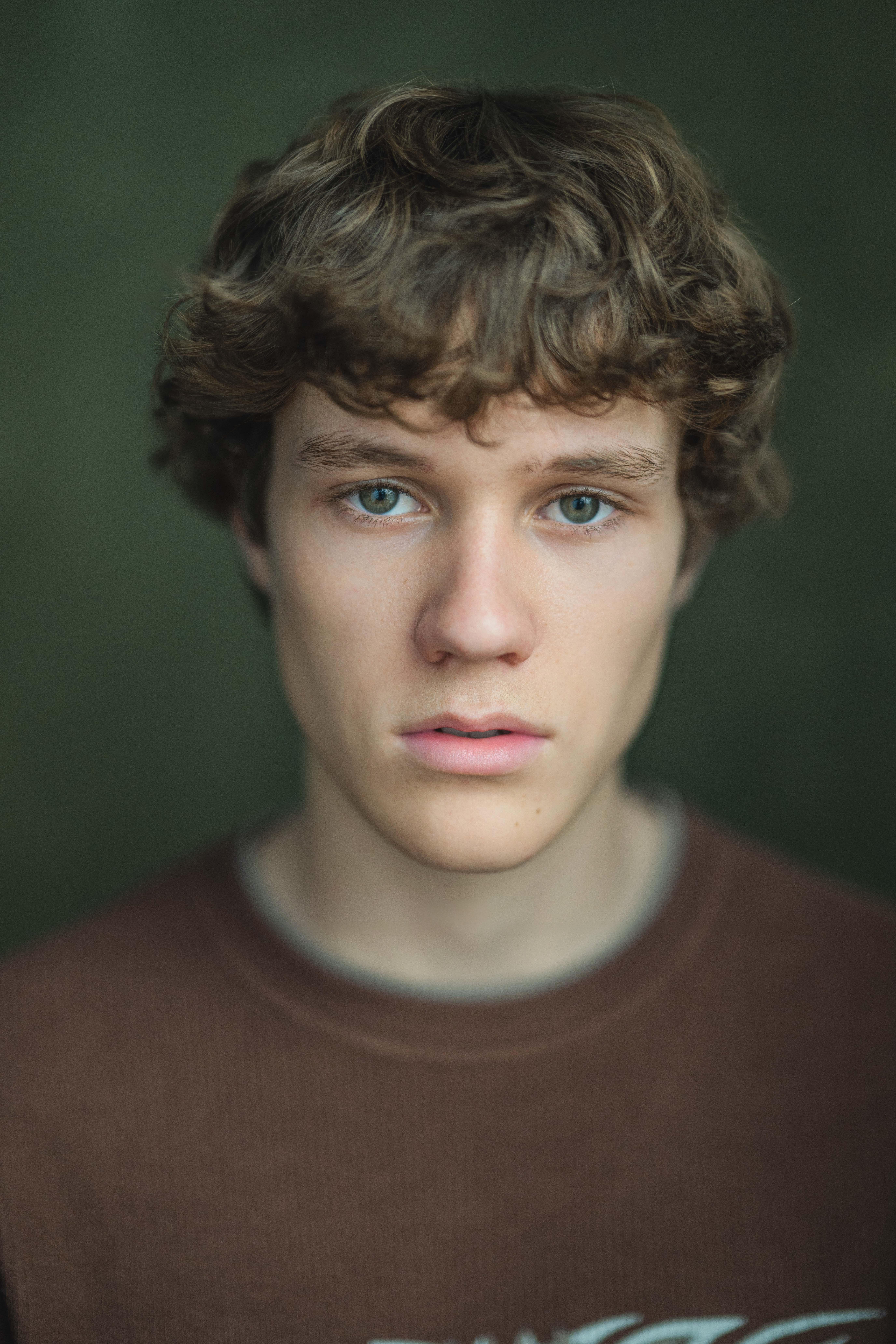 actor Tom Pegler large photo