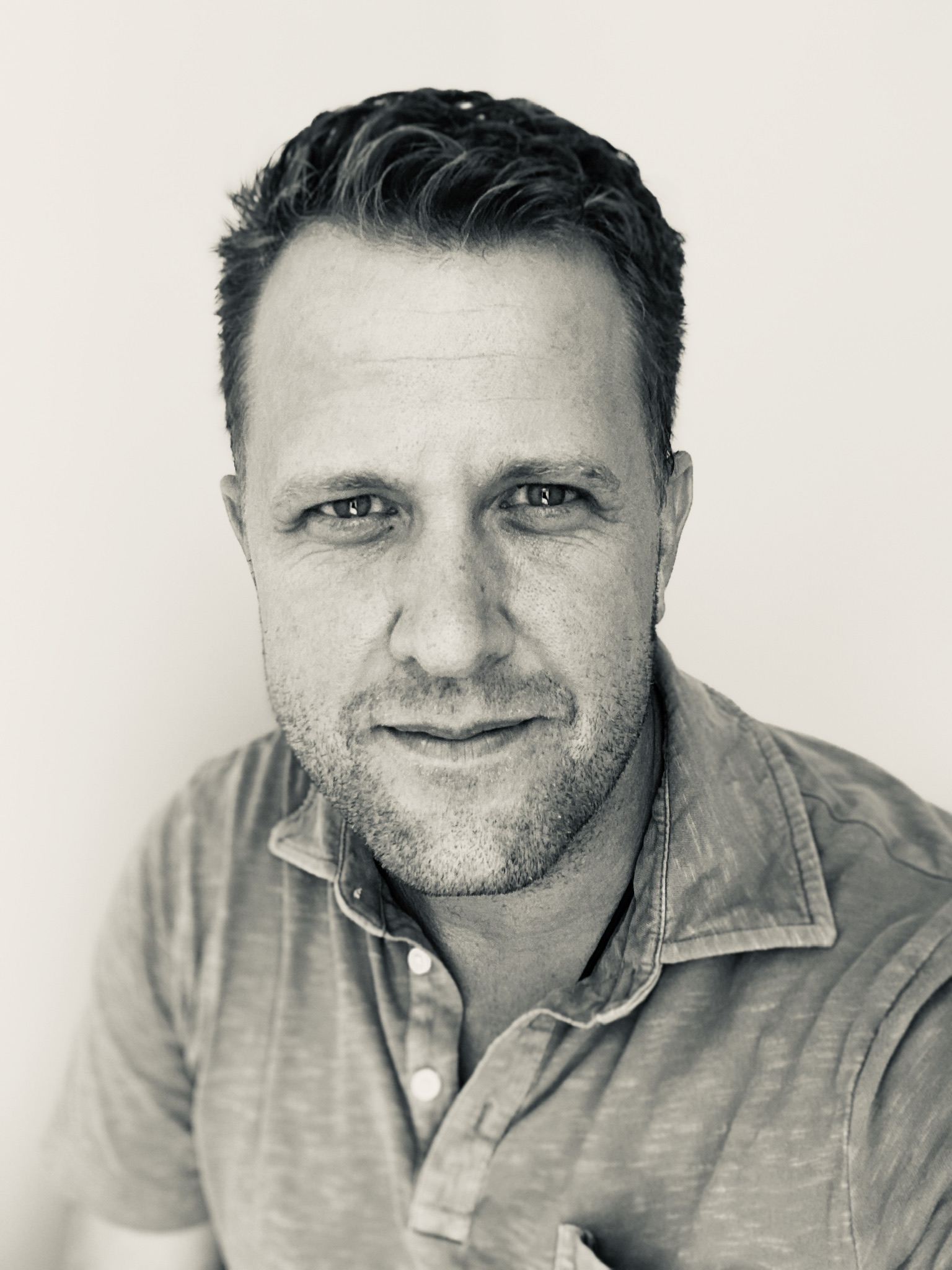 actor Jon Erwin large photo