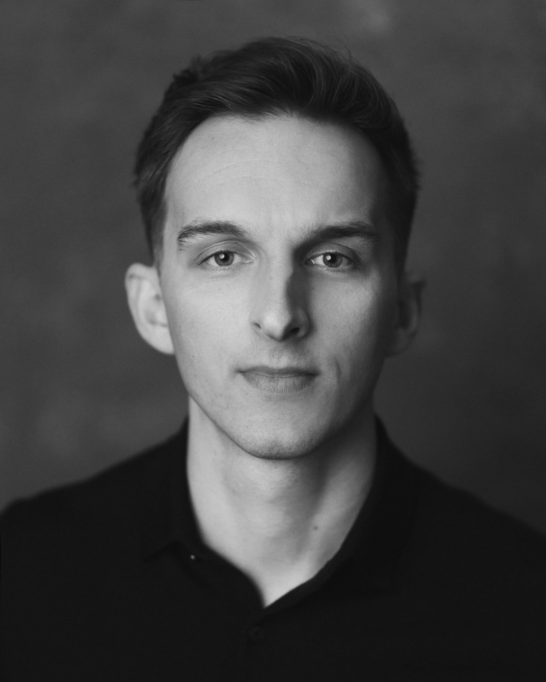 actor Michael James large photo