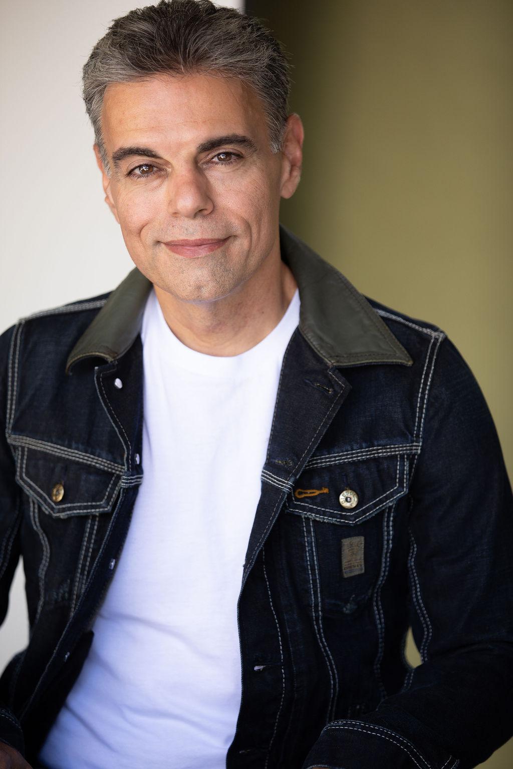 actor Shervin Gholian large photo