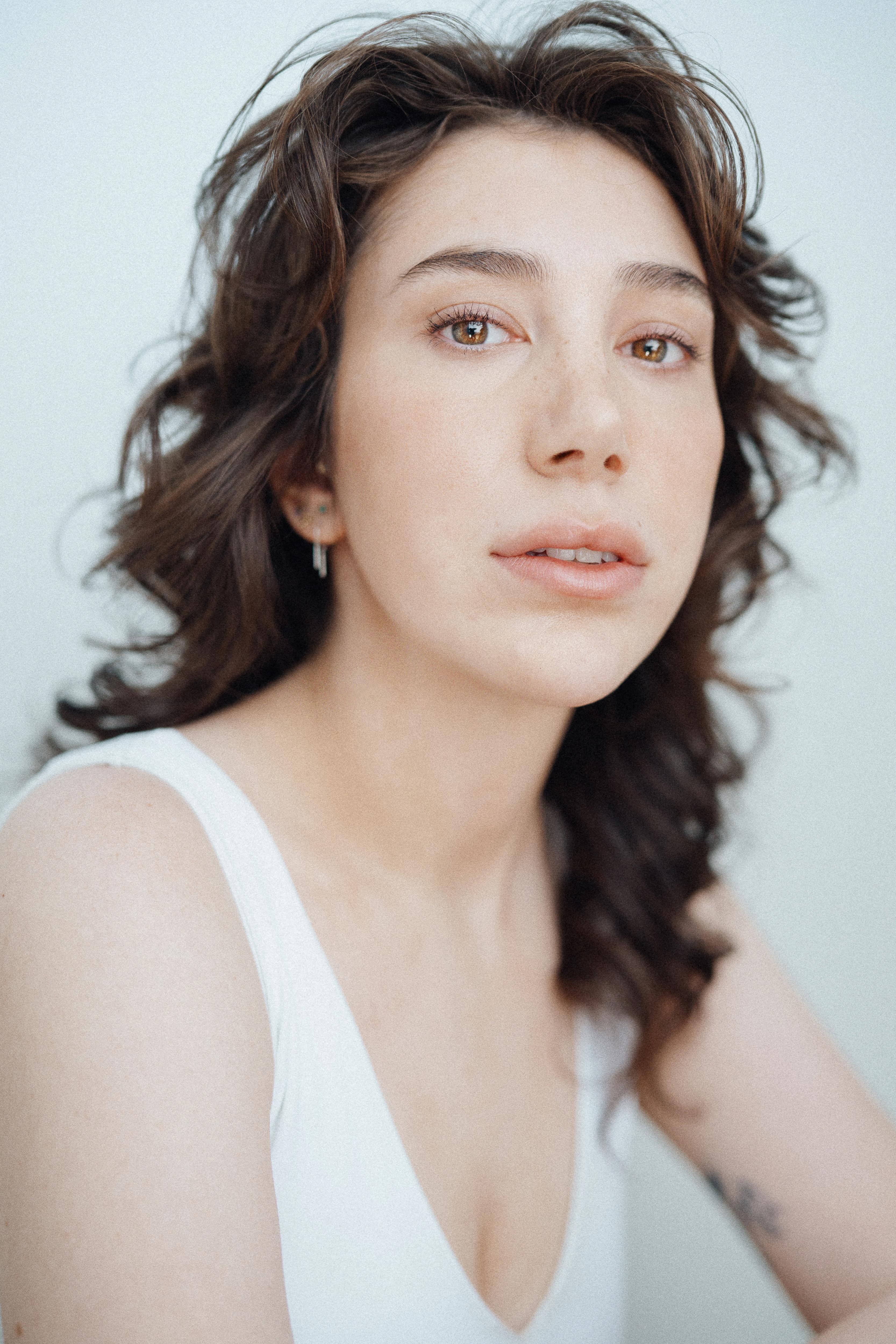 actor Emma Raimi large photo