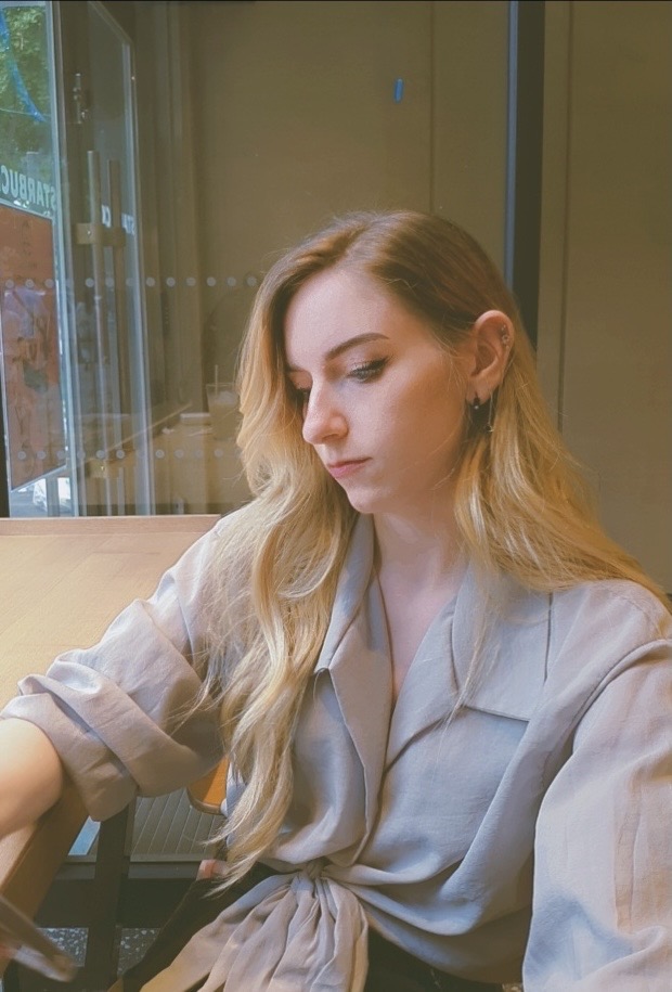 actor Haley Laughlin-Bourn large photo