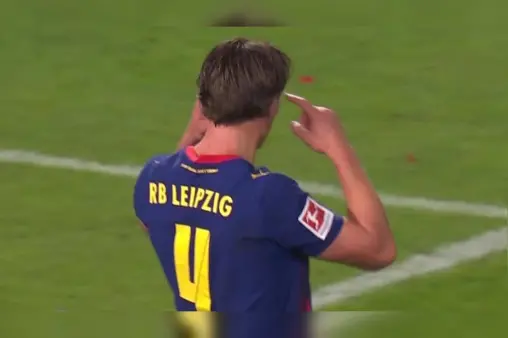 [Highlights] Jones has a one-on-one chance in the attacking third but loses the ball due to hesitation