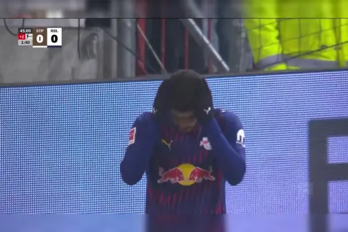 [Highlights] Romulo receives through ball and strikes at goal, narrowly misses with slight angle