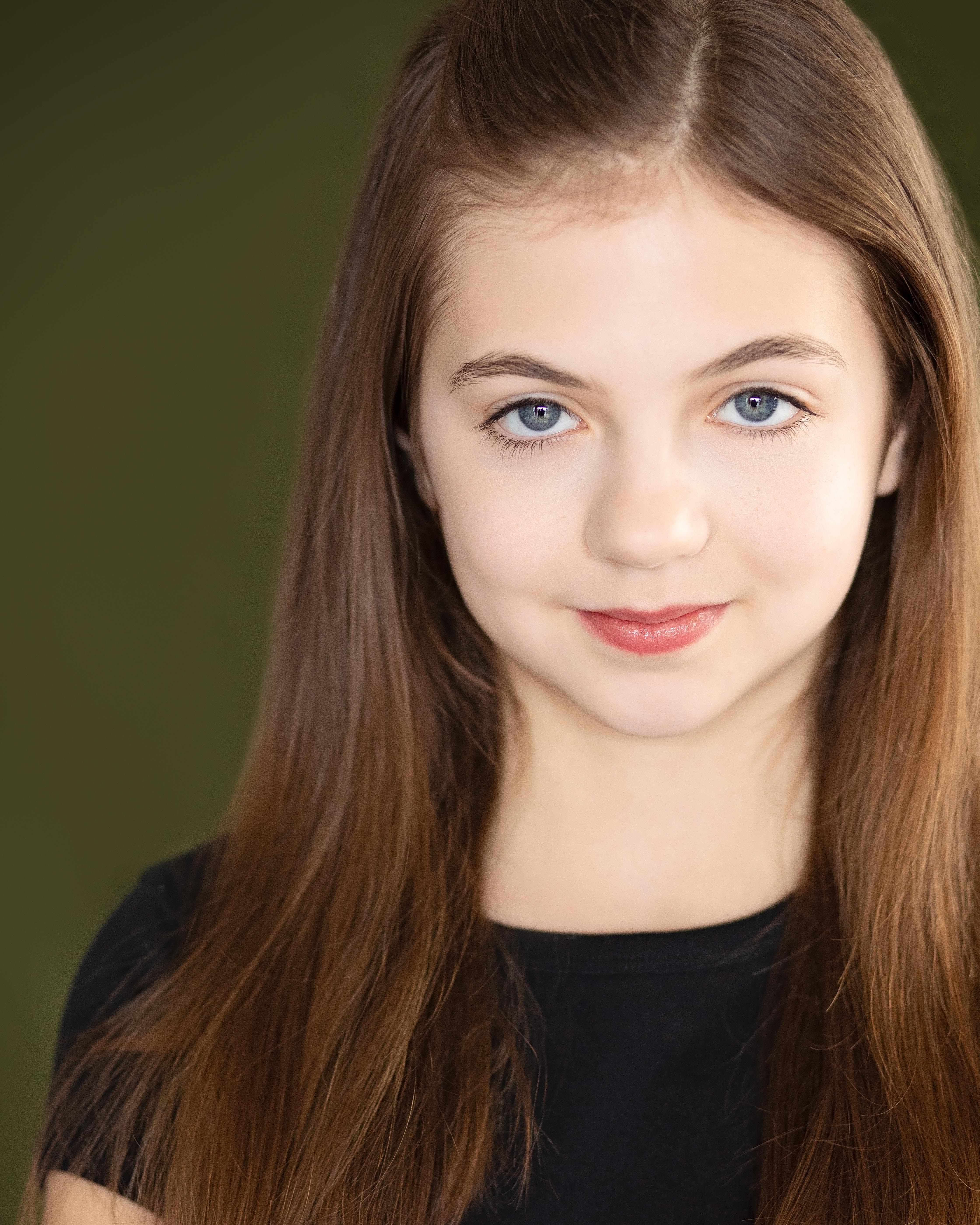 actor Emma Powell large photo