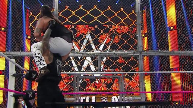 Tables turn for the worse in Hell in a Cell - Hell in a Cell Match: Hell in a Cell 2015