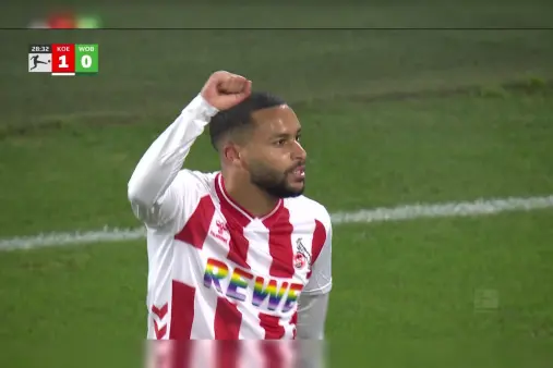 [Goal] Breaks the deadlock! Mina receives the ball on the right, cuts inside and fires a low shot into the near corner