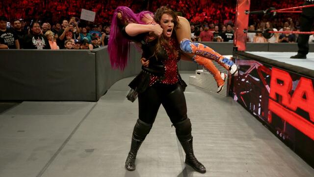 Sasha Banks vs. Bayley vs. Dana Brooke vs. Mickie James vs. Emma vs. Nia Jax - Gauntlet Match: Raw, June 26, 2017 background