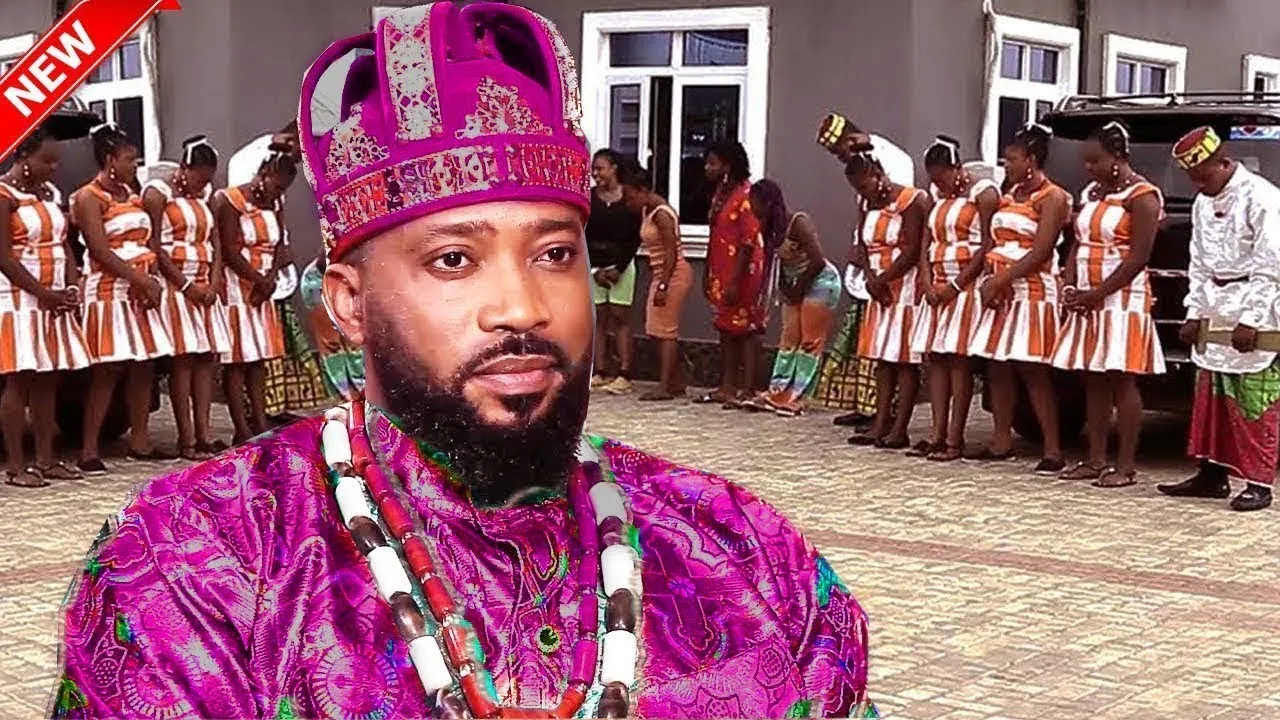 HIS ROYAL MAJESTY AND THE PALACE MAIDIENS