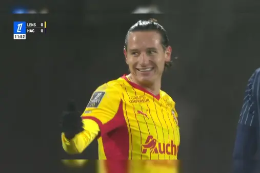 [Highlights] Great chance! Edouard crosses, Thauvin makes a run and fires a close-range shot saved