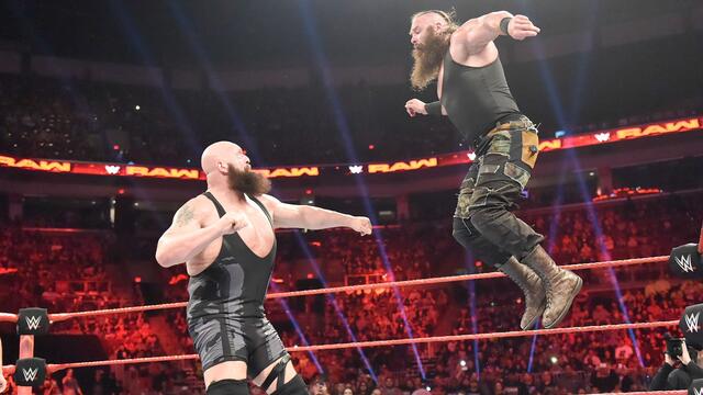 Big Show vs. Braun Strowman: Raw, April 17, 2017 background