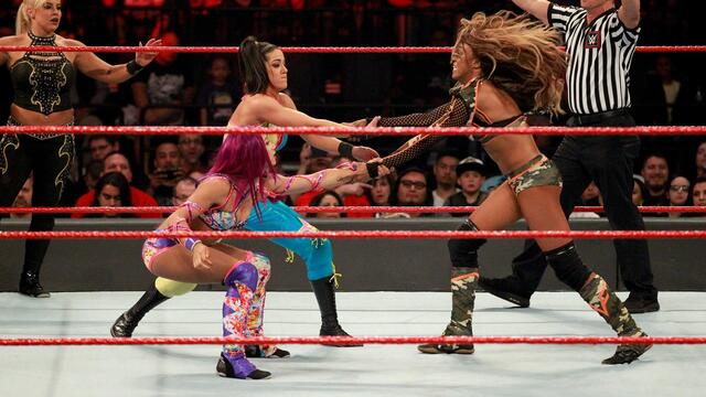 Bayley, Sasha Banks, Mickie James & Dana Brooke vs. Alexa Bliss, Nia Jax, Emma & Alicia Fox: Raw, May 1, 2017