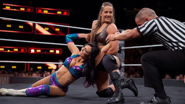 Sarah Logan vs. Peyton Royce: WWE NXT, Aug. 23, 2017 background