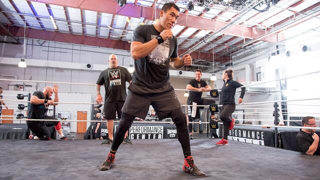 Undefeated boxer "The Great Wall" Taishan Dong tries out for WWE background