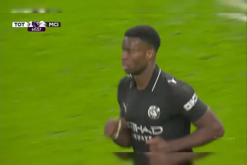 [Highlights] Can't get past! Guehi clamps down on Muani in the box, showcasing top-level defense