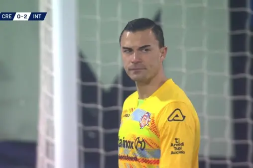 [Highlights] Unacceptable! Fan in the stands throws firework, hits Audero