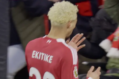 [Highlights] Uncharacteristic mistake! Bourne's poor first touch allows Ekitiike a one-on-one, but the shot is wildly off target