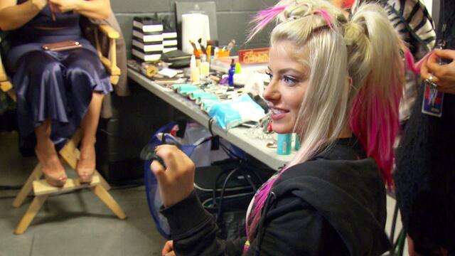 The Miz's curiosity is struck by Alexa Bliss' fidget spinner: Total Divas Bonus Clip, Jan. 24, 2018 background