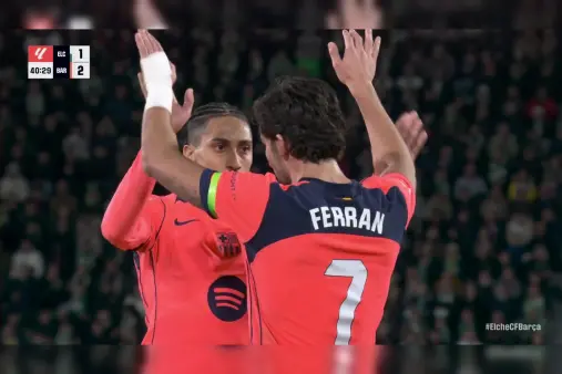 [Goal] De Jong's unselfish pass, Ferran follows up with a fierce shot to score and complete redemption