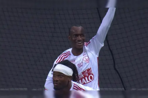 [Goal] Another one! Arok cleverly lets the ball through, Doumbia easily slots it home