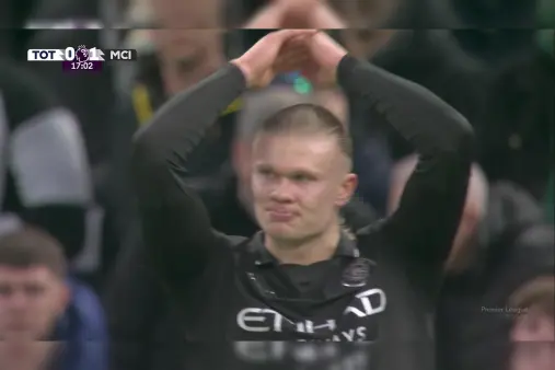 [Highlights] Physical dominance! Haaland holds off two defenders, chips wide