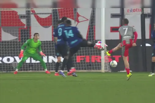 [Highlights] Unlucky! Zelbin's outside-of-the-foot shot hits the post and bounces out