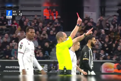 [Red Card] Gebamen's fierce stamp, referee shows straight red after VAR review
