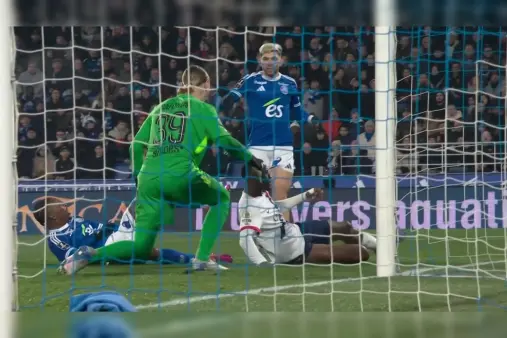 [Highlights] Enciso's narrow-angle push shot saved by Safonov's quick dive