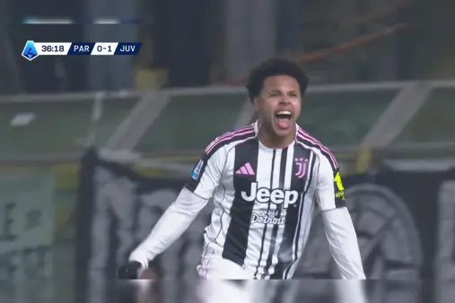 [Goal] Extremely stretched! Kalulu's precise cross met by McKennie's bicycle kick for a goal