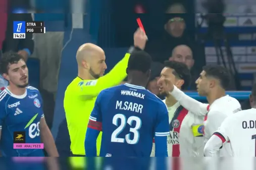 [Red Card] Achraf Hakimi's malicious foul on opponent, shown straight red after VAR review