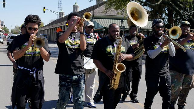 Bobby Roode's theme played by New Orleans brass band
