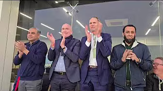 Australian High Commissioner, Federal Minister for Information & Governor GB watch #PAKvAUS T20I