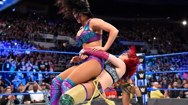 Asuka joins Team Blue in the Superstar Shake-up SmackDown LIVE, April 17, 2018