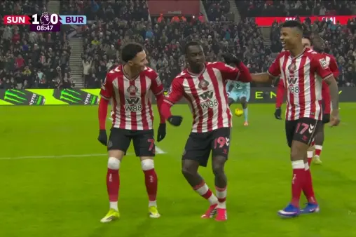 [Goal] Unstoppable! Diarra creates space in the box, low shot takes a deflection and finds the net