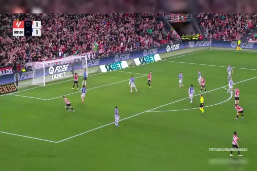 [Highlights] Paredes' long-range ground shot saved by Remiro's diving stop