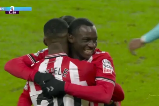 [Goal] Goalkeeper caught off guard! Diarra's first-time volley in the box finds the net