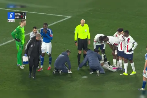 [Highlights] Clash of titans! Marquinhos collapses after aerial duel with opponent