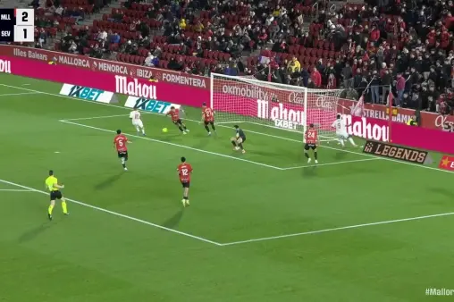 [Highlights] Another missed chance! Roman's save leads to an open goal, Sanchez fails to capitalize