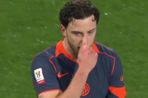 [Highlights] A warning shot! Carlos Augusto surges forward and hits the crossbar with an outside-of-the-foot strike