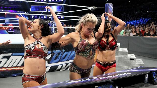 Charlotte Flair vs. Peyton Royce: SmackDown LIVE, Nov. 20, 2018