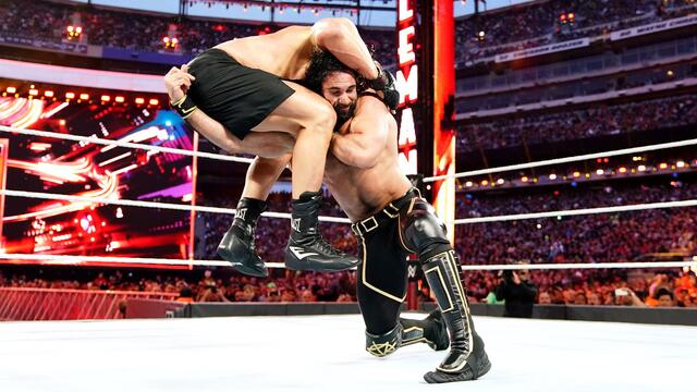 Seth Rollins goes low against Brock Lesnar in brutal war: WrestleMania 35 (WWE Network Exclusive)