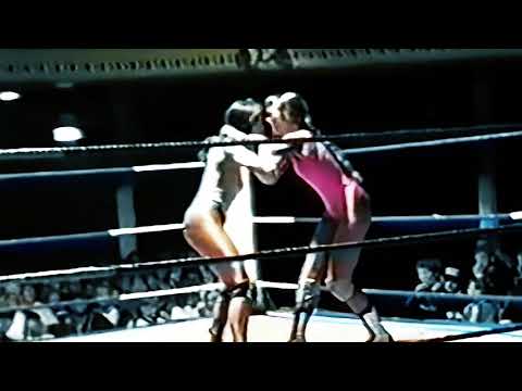 Rockin' Sarah Robbins Vs 'Cowgirl' Sammy Rogers | Classic British Women's Wrestling 1992 background