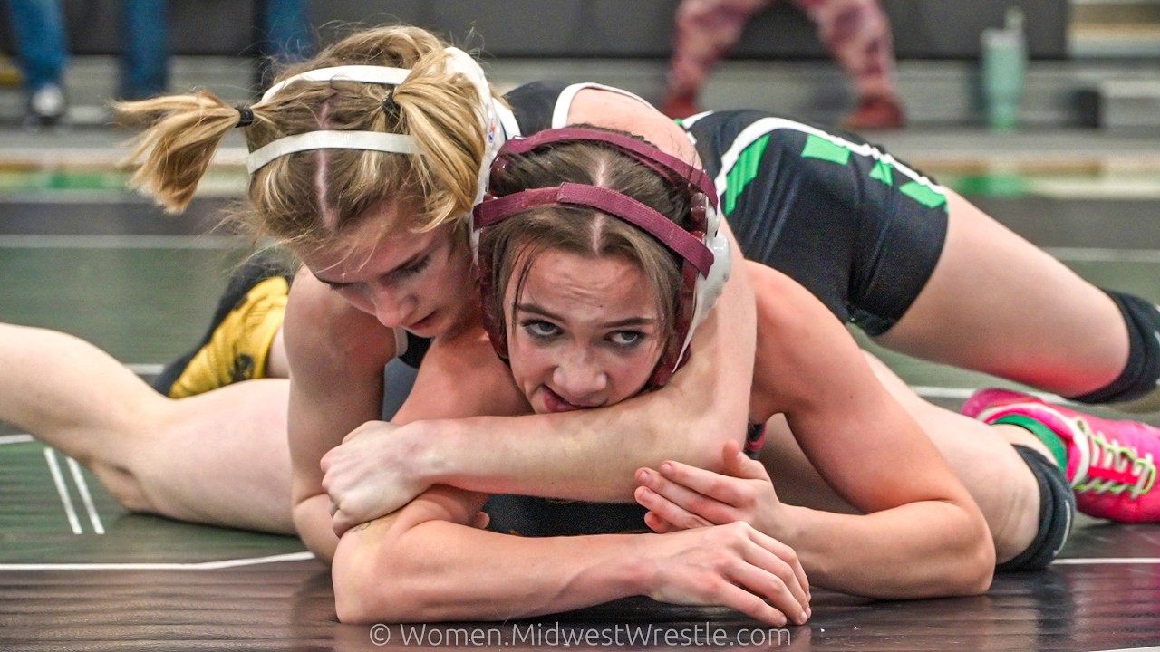 105 – Molly Snyder {G} of Geneseo IL vs. Elie Evans {R} of Morris IL background