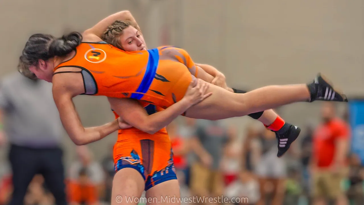 132 – Kinnley Smith {G} of Illinois CornStars vs. Anayla Jones {R} of Wright Way IN background