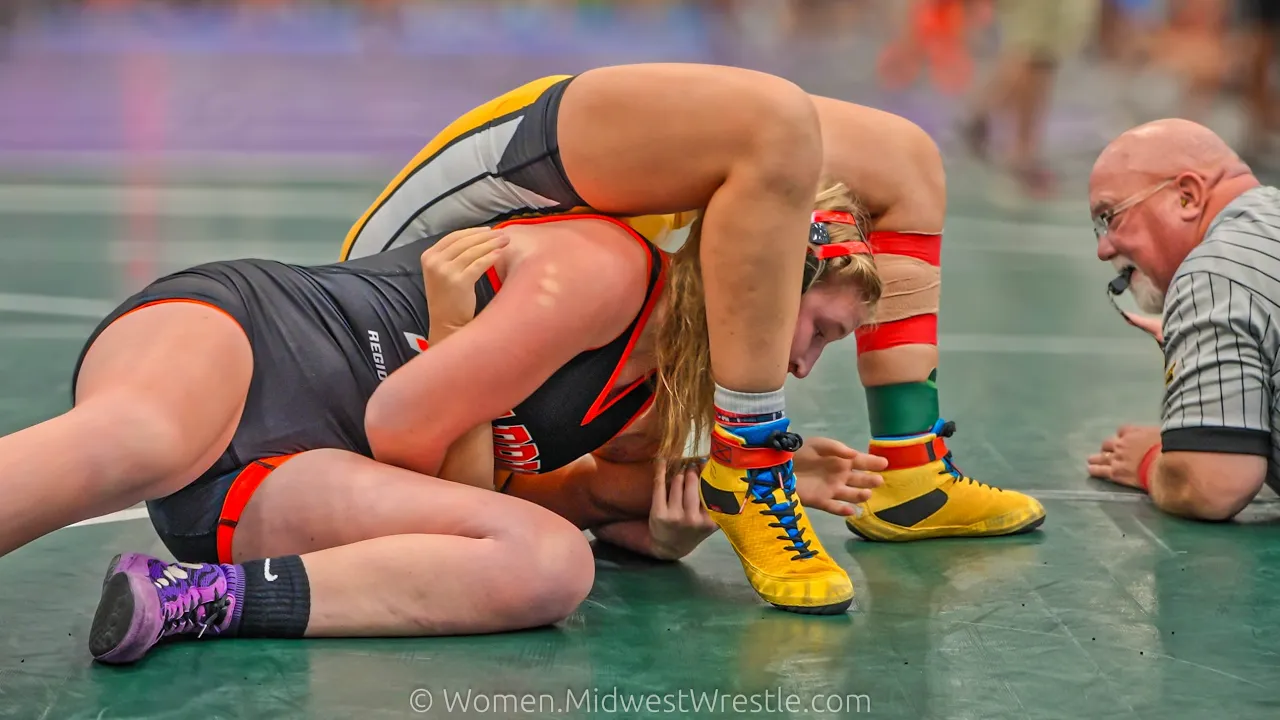 138 – Maggie Zubar {G} of Illinois CornStars vs. Ella Gahl {R} of Warrior RTC IN background