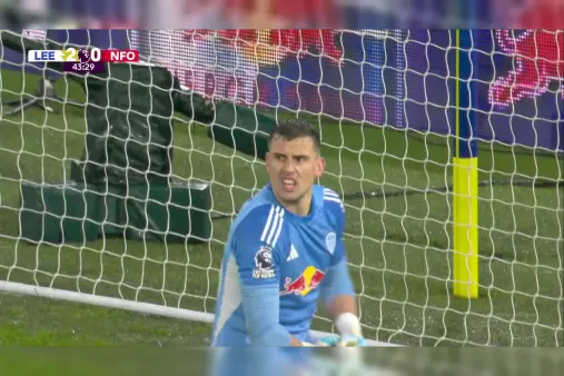 [Highlights] Impressive performance! Gibbs-White's long-range shot takes a deflection, saved by Dallo