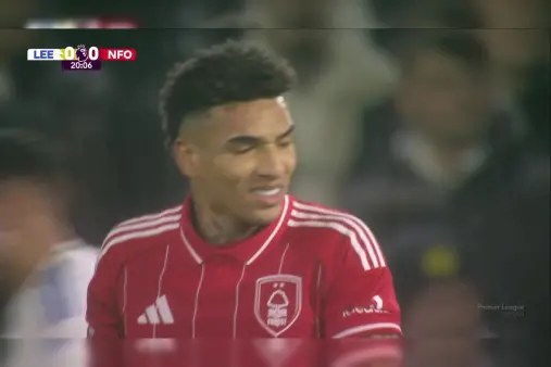 [Highlights] Quick turn of play! Igor Jesus' header grazes the post and goes wide