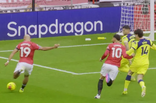 [Highlights] Rapid attack! Bruno Fernandes plays a through ball, Mbeumo makes a run and blasts over the bar