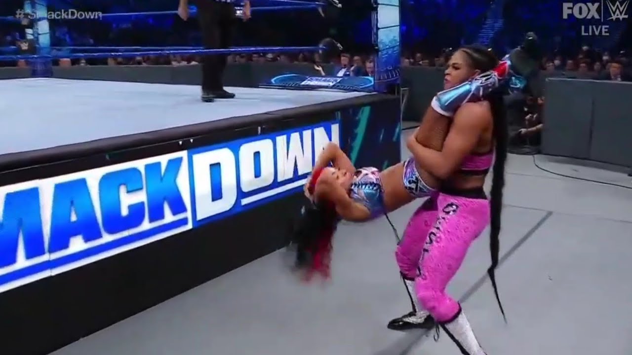 Bianca Belair V.S Zelina Vega 2/2 background